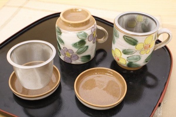 Photo2: Mino Japanese pottery mug tea coffee cup flower purple yellow with strainer and lids set of 2