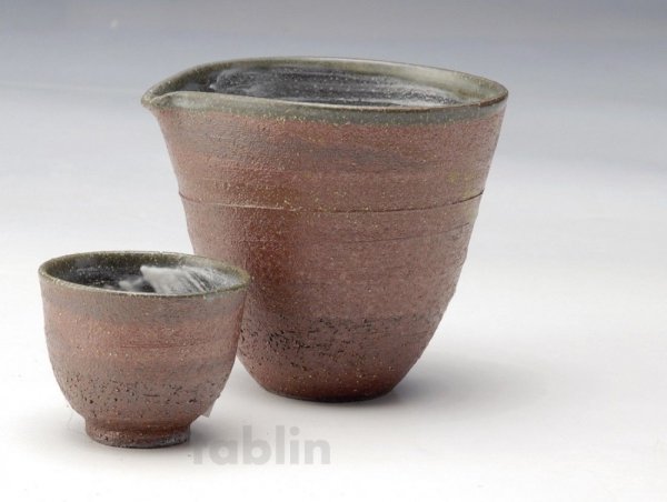 Photo1: Shigaraki pottery Japanese Sake bottle & cup set Akane rei shuki