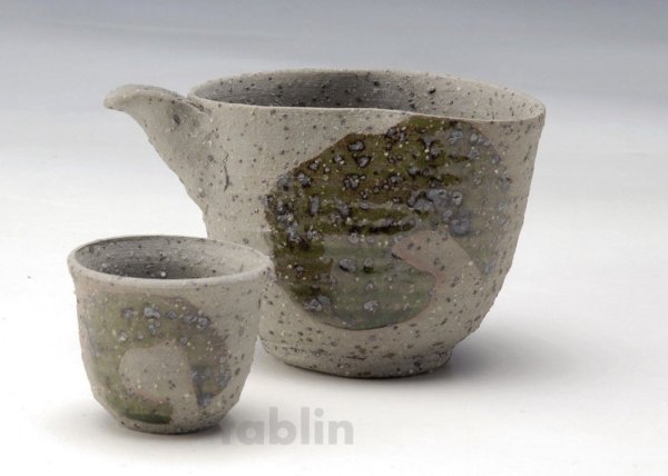 Photo1: Shigaraki pottery Japanese Sake bottle & cup set warabi chuki