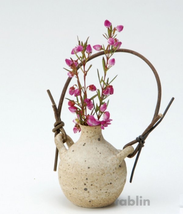 Photo1: Shigaraki pottery Japanese small vase mimituki wood handle H 7cm