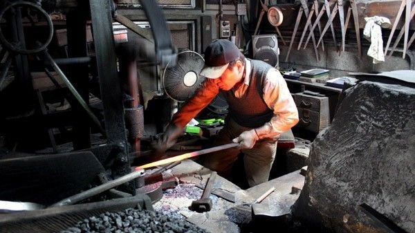 Photo13: SAKAI TAKAYUKI Japanese knife Aonikou Kyoumen Mirror Finish Yasuki Sashimi