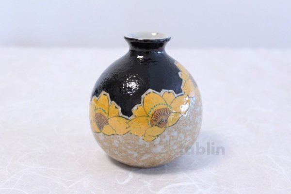 Photo2: Kutani Porcelain Japanese Sake cup & Sake bottle set Kinka cha soroe