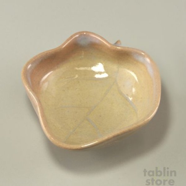 Photo1: Hagi Senryuzan climbing kiln Japanese pottery sake cup leaf set of 2