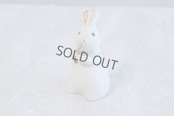 Photo1: Shigaraki pottery Japanese doll rabbit Carrot H130mm