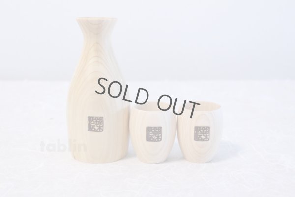 Photo2: Takumi Maru Japanese wooden Sake bottle & cups hinoki cypress set of 7 Gift