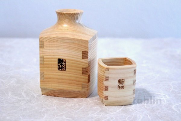 Photo2: Takumi Kaku Japanese wooden Sake bottle & cups hinoki cypress set of 4 Gift