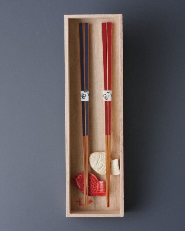 Photo1: Hasami Porcelain Japanese chopsticks & rest medetai porgy shape Gift set