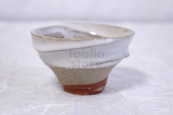 Photo1: Bizen ware pottery Sake guinomi tumbler Bar Mug white glaze kyo Tomoyuki Oiwa 60ml