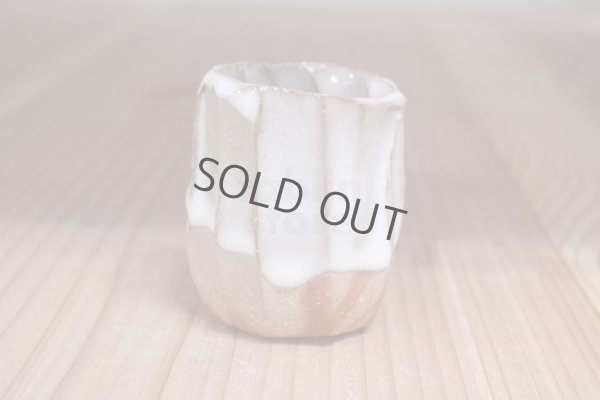 Photo4: Bizen ware pottery Sake guinomi tumbler Bar Mug white glaze mentori hidasuki Tomoyuki Oiwa 70ml