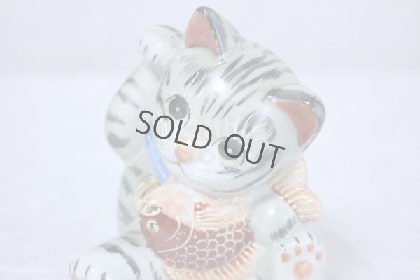 Photo7: Japanese Lucky Cat Kutani Porcelain Maneki Neko yomogi cat hold fish H11.5cm