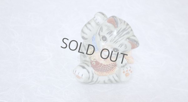 Photo9: Japanese Lucky Cat Kutani Porcelain Maneki Neko yomogi cat hold fish H11.5cm