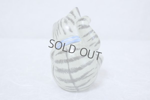 Photo3: Japanese Lucky Cat Kutani Porcelain Maneki Neko yomogi cat hold fish H11.5cm