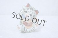 Japanese Lucky Cat Kutani Porcelain Maneki Neko yomogi cat hold fish H11.5cm