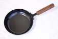 Photo2: Japanese Frying Pan wooden handle round wahei D18cm made in Japan (2)