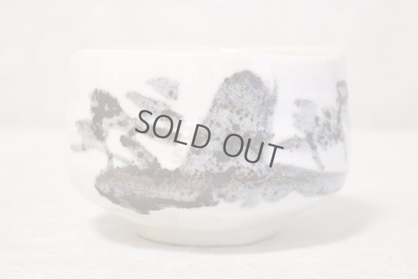 Photo4: Mino ware pottery Japanese tea ceremony bowl Matcha chawan sansui white shino