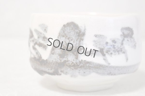 Photo11: Mino ware pottery Japanese tea ceremony bowl Matcha chawan sansui white shino