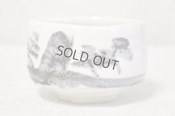 Photo5: Mino ware pottery Japanese tea ceremony bowl Matcha chawan sansui white shino