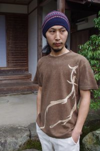Natural and Hand dyes Mitsuru unisexed T-shirt made in Japan climbing eel