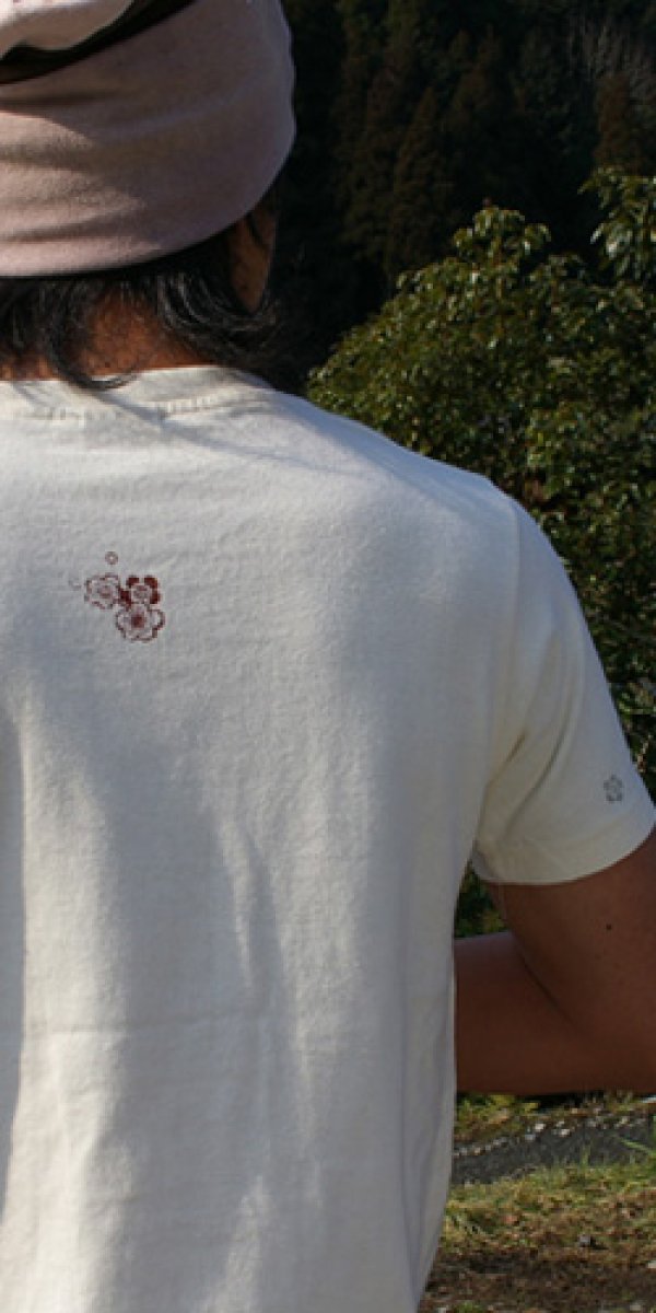 Photo2: Natural and Hand dyes Mitsuru unisexed T-shirt made in Japan red&white JPN plum