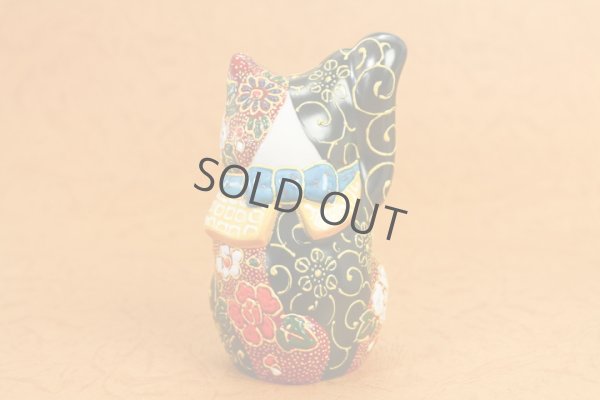 Photo2: Japanese Lucky Cat Kutani Porcelain Maneki Neko yonnana akakuromori H 11.5cm 