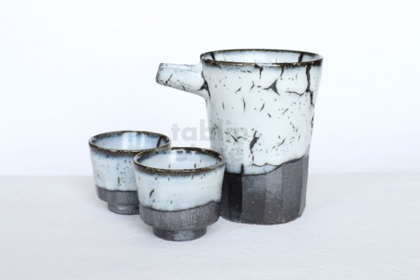 Photo1: Kiyomizu porcelain Japanese sake bottle cups reishuki katakuchi shiro kairagi