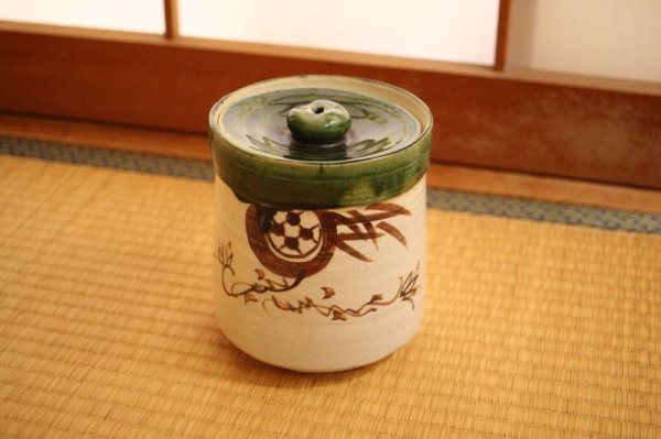 Photo1: Mino Japanese tea ceremony pottery water jar Mizusashi Oribe Gto