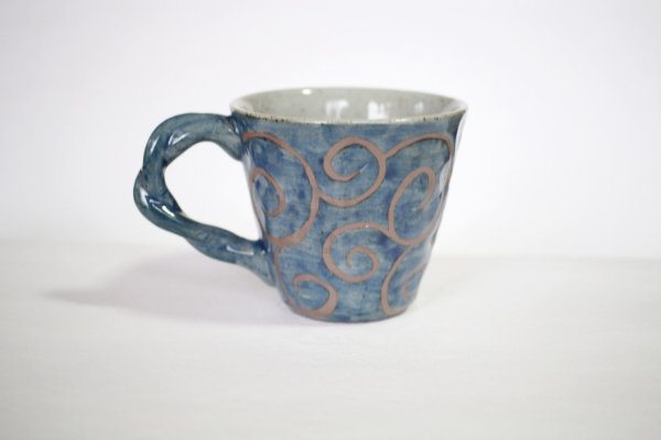 Photo2: Arita porcelain Japanese tea mug cup Karakusa blue 350ml