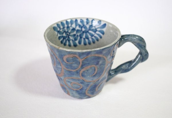 Photo1: Arita porcelain Japanese tea mug cup Karakusa blue 350ml