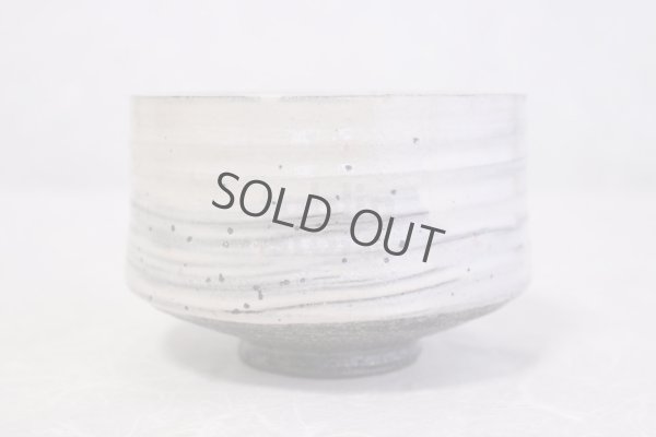 Photo1: Shigaraki pottery Japanese tea ceremony bowl white glaze hakeme matcha chawan