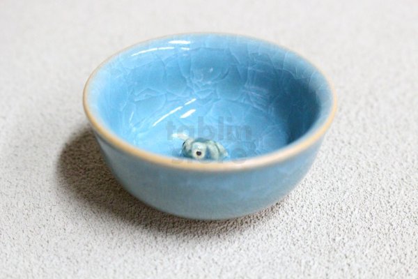 Photo2: Kiyomizu porcelain Japanese sake guinomi Junzo Okayama seiji blue craze frog cup