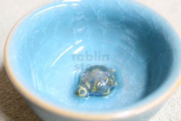 Photo1: Kiyomizu porcelain Japanese sake guinomi Junzo Okayama seiji blue craze turtle cup