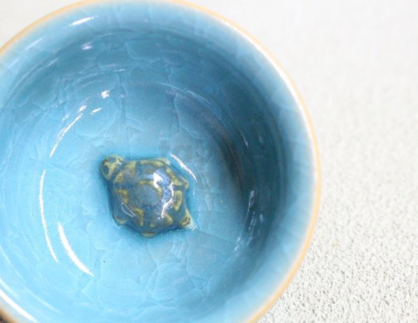 Photo2: Kiyomizu porcelain Japanese sake guinomi Junzo Okayama seiji blue craze turtle cup