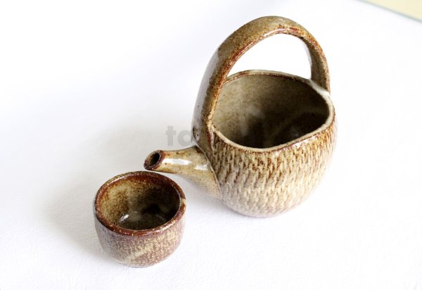 Photo1: Shigaraki pottery Japanese Sake bottle & cup set an tyuki