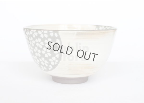 Photo4: Kiyomizu relief cherry gray Hiroshi Sasatani Japanese matcha tea bowl chawan