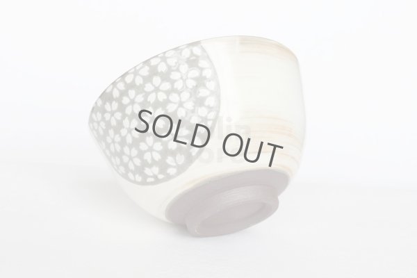 Photo3: Kiyomizu relief cherry gray Hiroshi Sasatani Japanese matcha tea bowl chawan