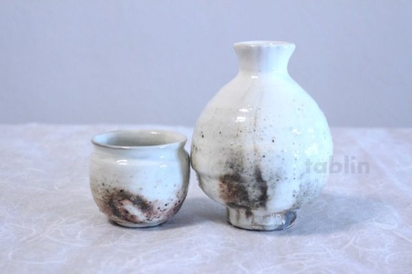 Photo1: Shigaraki pottery Japanese Sake bottle & cup set kobiki tokkuri