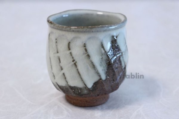 Photo4: Hagi yaki ware Japanese tea cups pottery white glaze yunomi ki set of 2