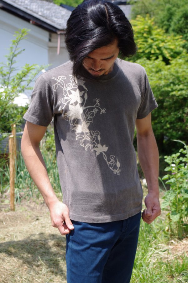 Photo1: Natural and Hand dyes Mitsuru unisexed T-shirt made in Japan iron wire