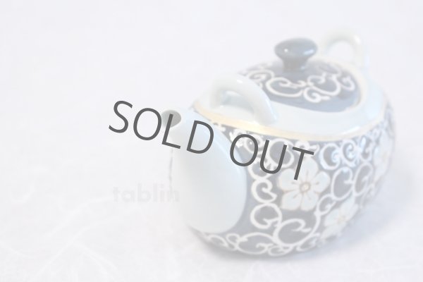 Photo3: Hasami Porcelain Japanese tea pot cups set Karakusa kikyo 375ml (3)