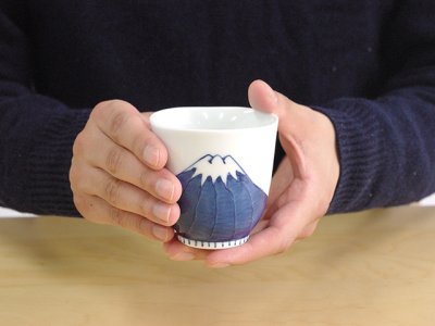 Photo2: Arita porcelain Japanese tea cups Mt. Fuji red blue yunomi Tokushiti kiln