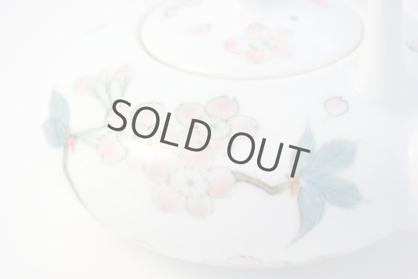 Photo5: Arita porcelain Japanese sake bottle & cups set cherry Tosoki Shinwaojiyama (5)