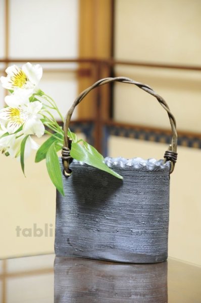 Photo1: Shigaraki pottery Japanese small vase ibushi turu H13cm (1)