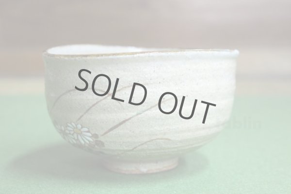 Photo2: Kiyomizu Kyoto porcelain Japanese matcha tea bowl chawan Kutsugata chrysanth (2)