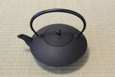 Photo1: Japanese Cast Iron Teapot Kettle Nambu Tetsubin Oigen itome flat 900ml *1 day shipping