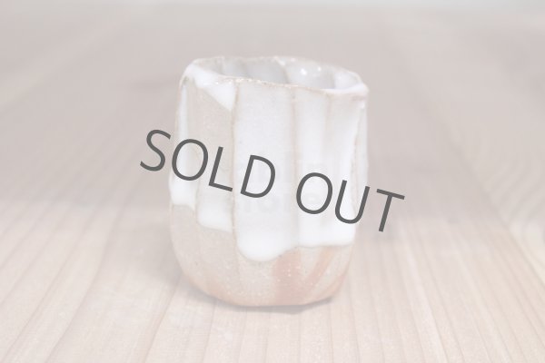 Photo4: Bizen ware pottery Sake guinomi tumbler Bar Mug white glaze mentori hidasuki Tomoyuki Oiwa 70ml (4)