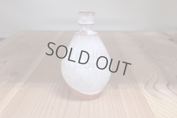Photo3: Bizen ware pottery Sake bottle tokkuri white glaze Tomoyuki Oiwa 350ml (3)
