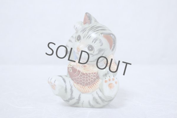 Photo6: Japanese Lucky Cat Kutani Porcelain Maneki Neko yomogi cat hold fish H11.5cm (6)