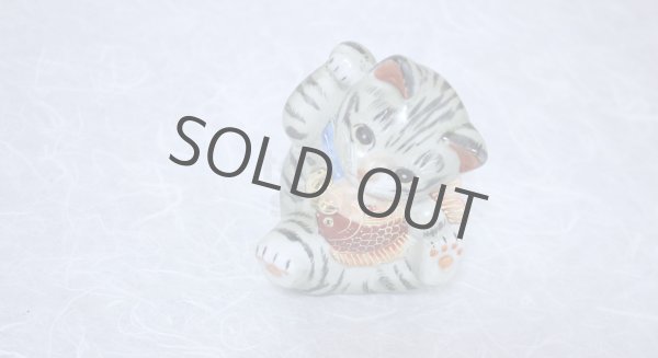 Photo9: Japanese Lucky Cat Kutani Porcelain Maneki Neko yomogi cat hold fish H11.5cm (9)