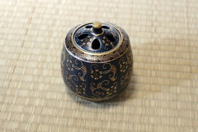 Photo1: Kutani Porcelain Japanese incense burner koro aochibu tessen H 11cm
