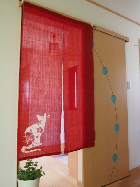 Photo1: Kyoto Noren SB Japanese batik door curtain cat red 100% linen 88 x 150cm (1)